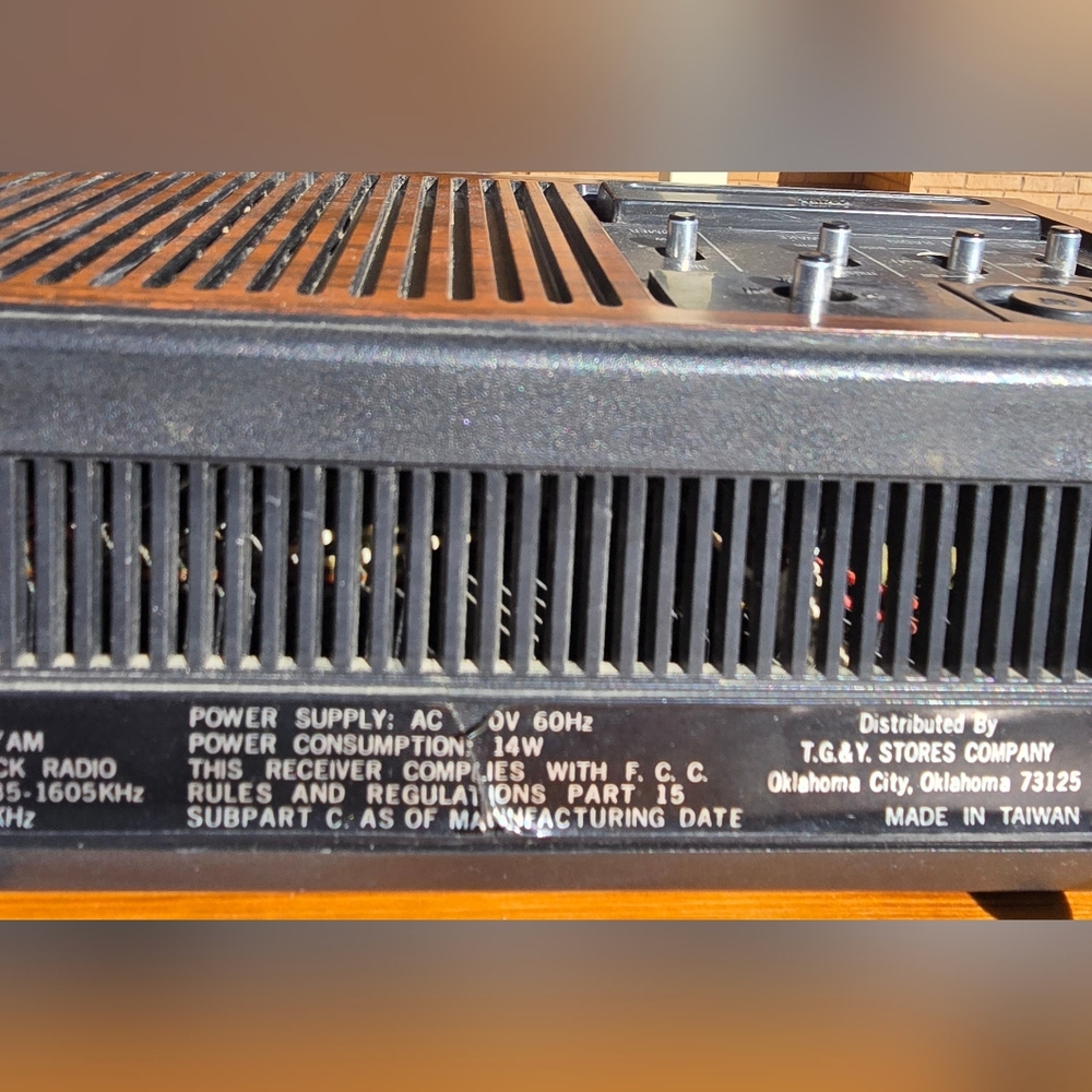TG&Y Electronic Clock Radio/Alarm - Picture 6 of 8